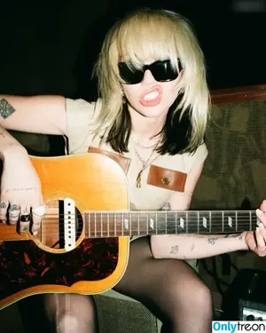 Miley Cyrus / MileyCyrus nude photo #3457