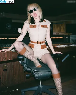 Miley Cyrus / MileyCyrus nude photo #3458