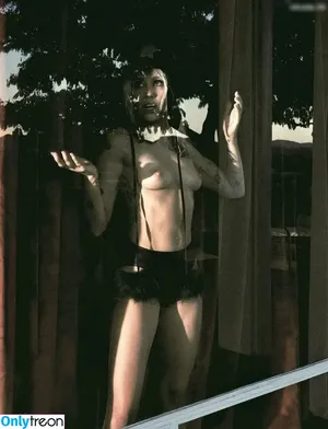 Miley Cyrus / MileyCyrus nude photo #3486