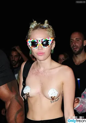 Miley Cyrus / MileyCyrus nude photo #3500