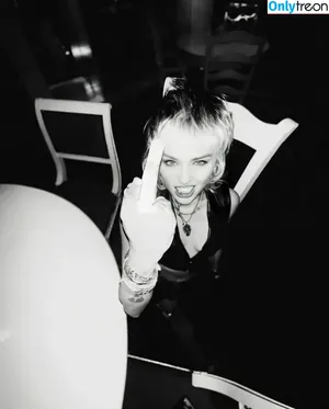 Miley Cyrus / MileyCyrus nude photo #3596