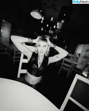 Miley Cyrus / MileyCyrus nude photo #3598