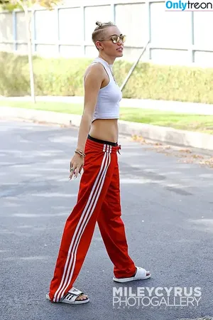 Miley Cyrus / MileyCyrus nude photo #3621