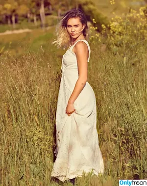 Miley Cyrus / MileyCyrus nude photo #3628