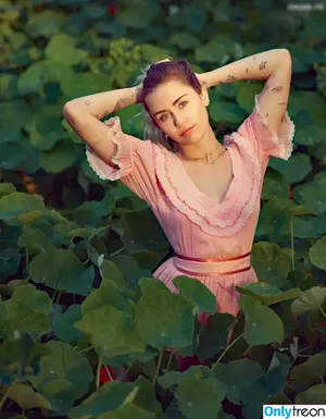Miley Cyrus / MileyCyrus nude photo #3635