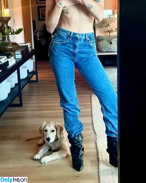 Miley Cyrus / MileyCyrus nude photo #3638