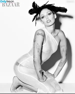 Miley Cyrus / MileyCyrus nude photo #3666