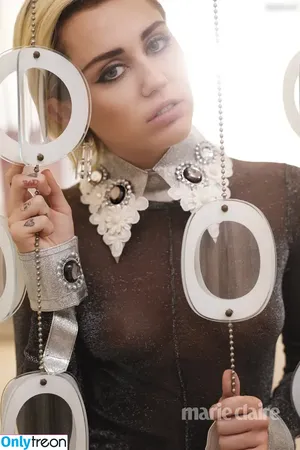 Miley Cyrus / MileyCyrus nude photo #3676