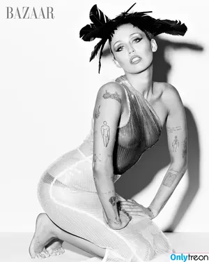 Miley Cyrus / MileyCyrus nude photo #3684