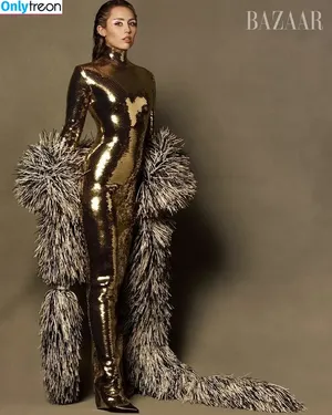 Miley Cyrus / MileyCyrus nude photo #3688