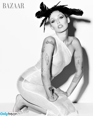 Miley Cyrus / MileyCyrus nude photo #3690