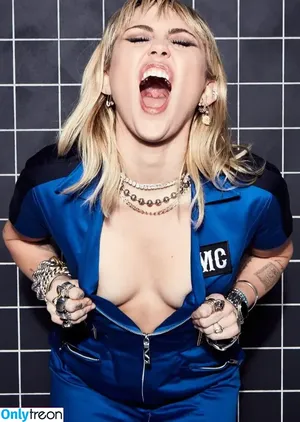 Miley Cyrus / MileyCyrus nude photo #3700