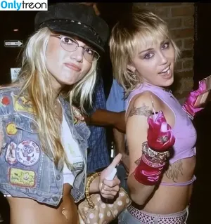 Miley Cyrus / MileyCyrus nude photo #3702