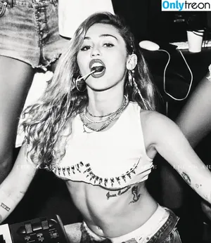 Miley Cyrus / MileyCyrus nude photo #3723