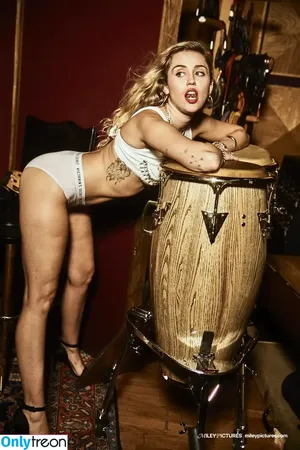 Miley Cyrus / MileyCyrus nude photo #3736