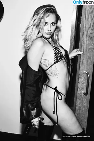 Miley Cyrus / MileyCyrus nude photo #3745