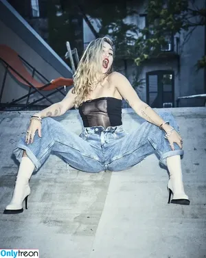 Miley Cyrus / MileyCyrus nude photo #3751