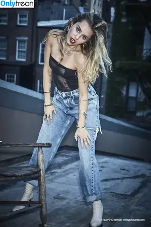 Miley Cyrus / MileyCyrus nude photo #3752