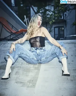 Miley Cyrus / MileyCyrus nude photo #3754