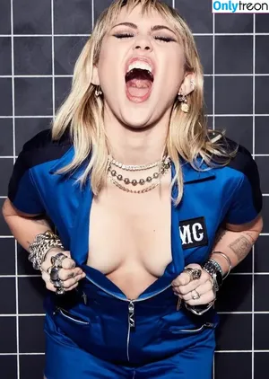 Miley Cyrus / MileyCyrus nude photo #3774