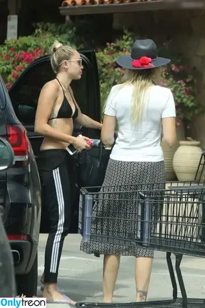 Miley Cyrus / MileyCyrus nude photo #3809