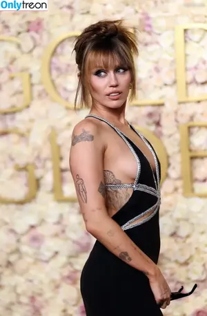 Miley Cyrus / MileyCyrus nude photo #3814