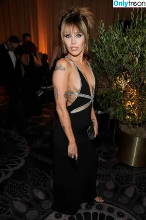 Miley Cyrus / MileyCyrus nude photo #3832