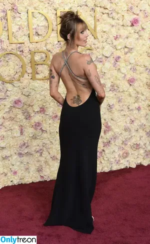 Miley Cyrus / MileyCyrus nude photo #3835