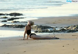 Miley Cyrus / MileyCyrus nude photo #3861