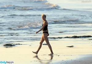 Miley Cyrus / MileyCyrus nude photo #3878