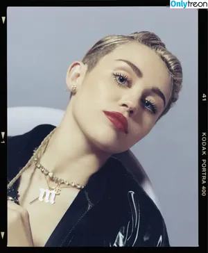 Miley Cyrus / MileyCyrus nude photo #3895