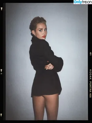 Miley Cyrus / MileyCyrus nude photo #3897