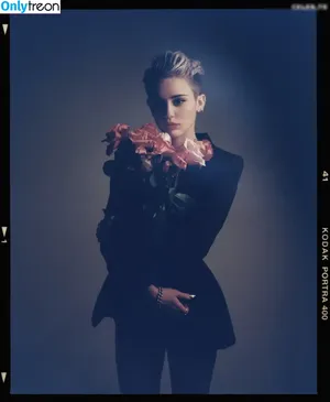 Miley Cyrus / MileyCyrus nude photo #3899