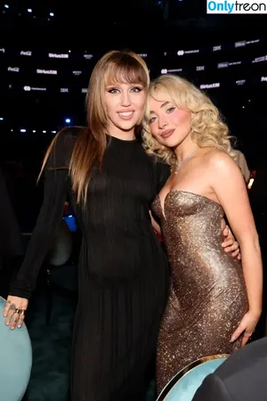 Miley Cyrus / MileyCyrus nude photo #3981