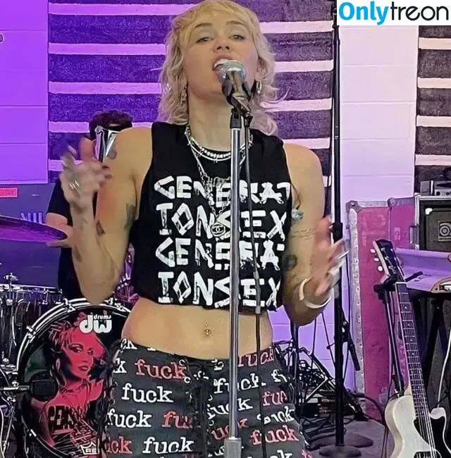 Miley Cyrus nude photo #3041 (MileyCyrus)