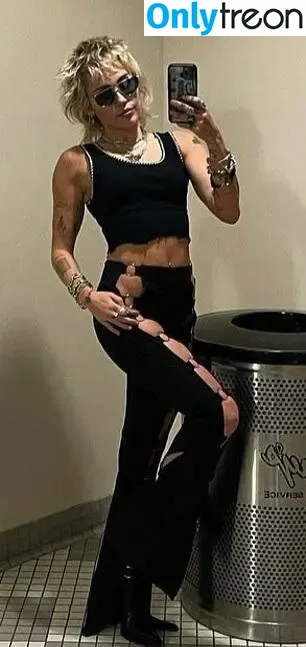 Miley Cyrus nude photo #3085 (MileyCyrus)