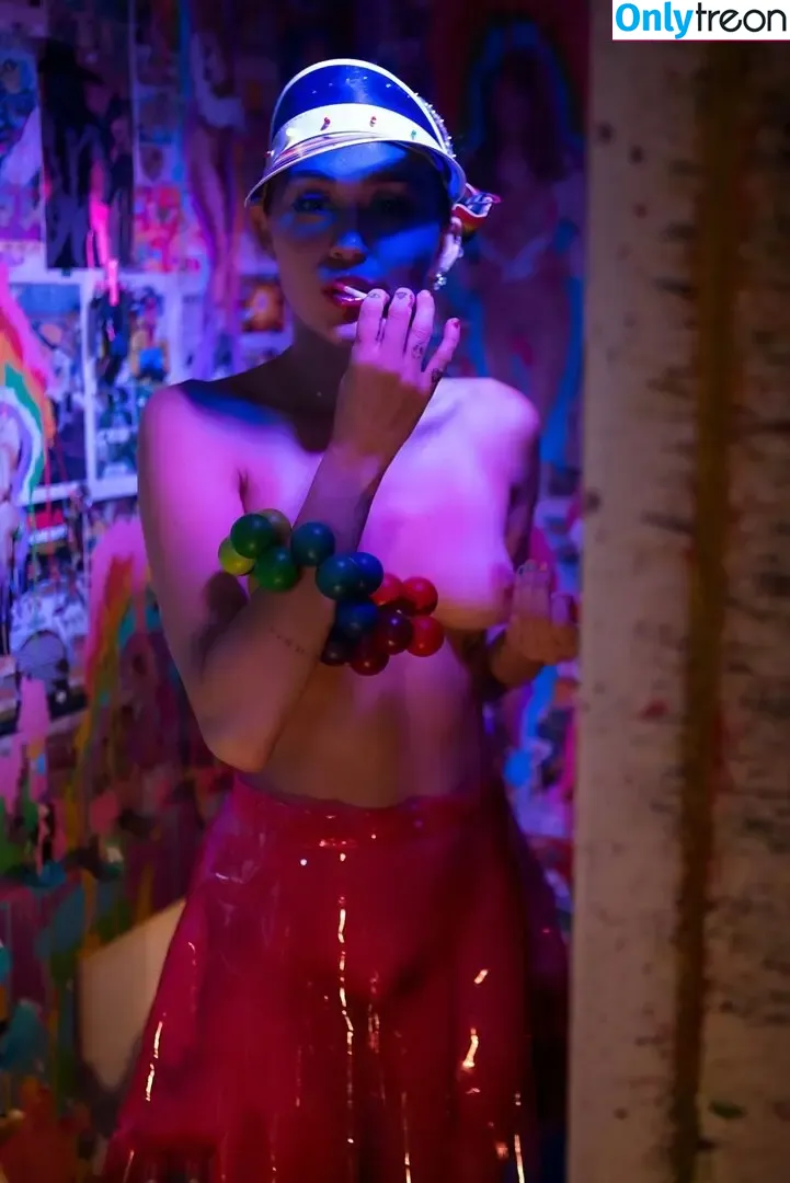 Miley Cyrus nude photo #3120 (MileyCyrus)