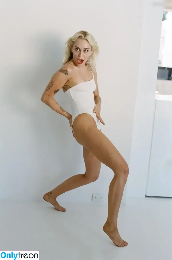 Miley Cyrus nude photo #3167 (MileyCyrus)