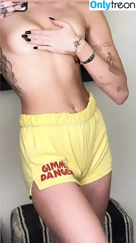 Miley Cyrus nude photo #3223 (MileyCyrus)