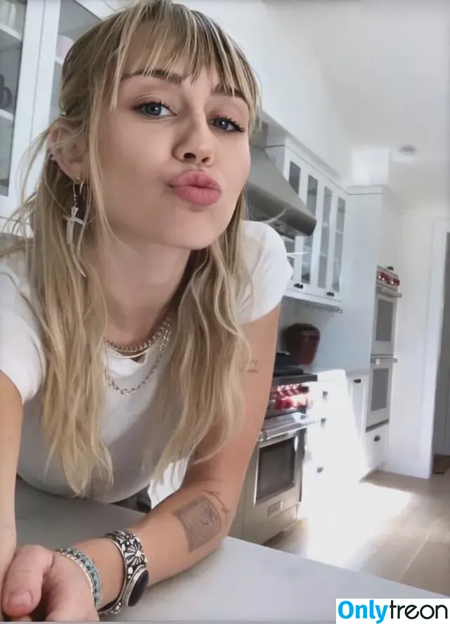 Miley Cyrus nude photo #3243 (MileyCyrus)