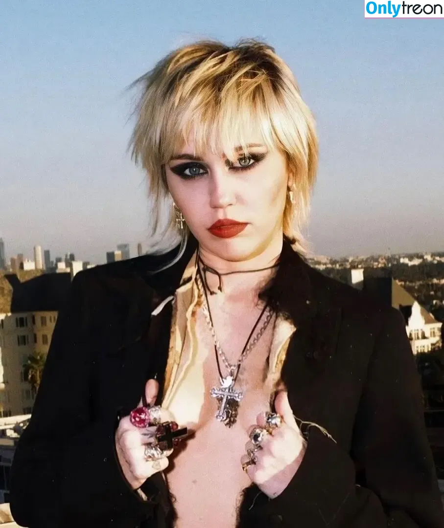 Miley Cyrus nude photo #3255 (MileyCyrus)