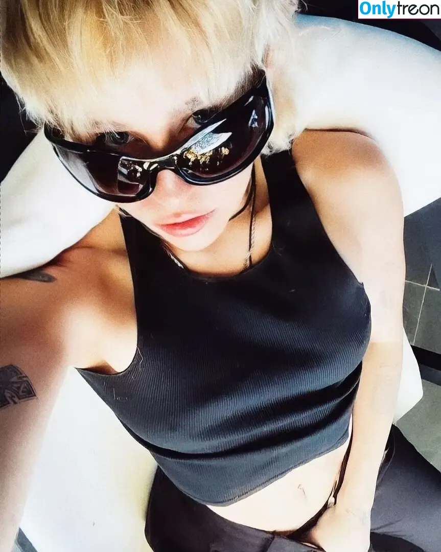 Miley Cyrus nude photo #3264 (MileyCyrus)