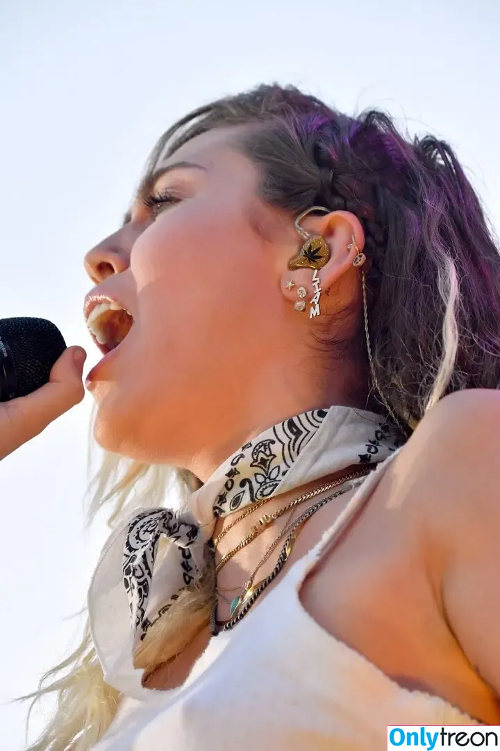 Miley Cyrus nude photo #3389 (MileyCyrus)