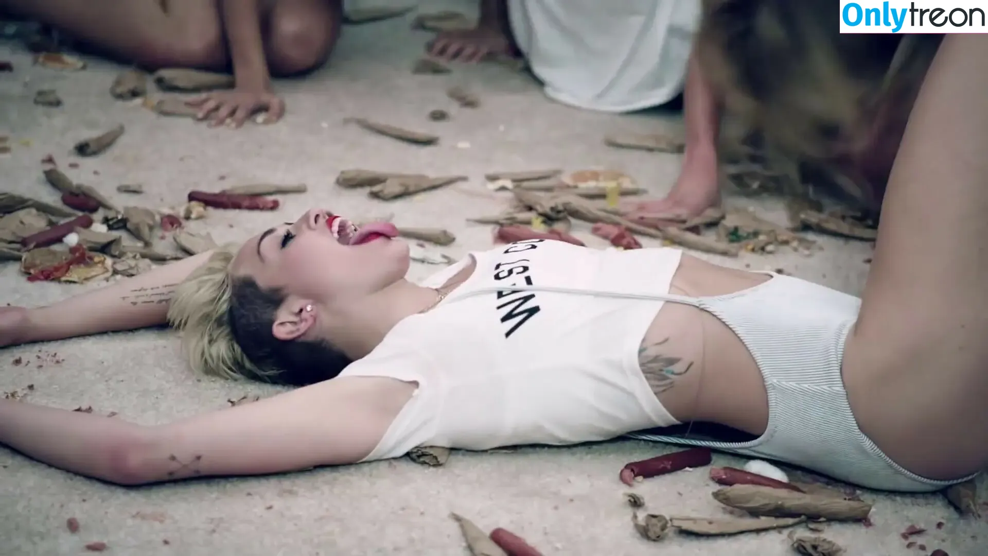 Miley Cyrus nude photo #3391 (MileyCyrus)