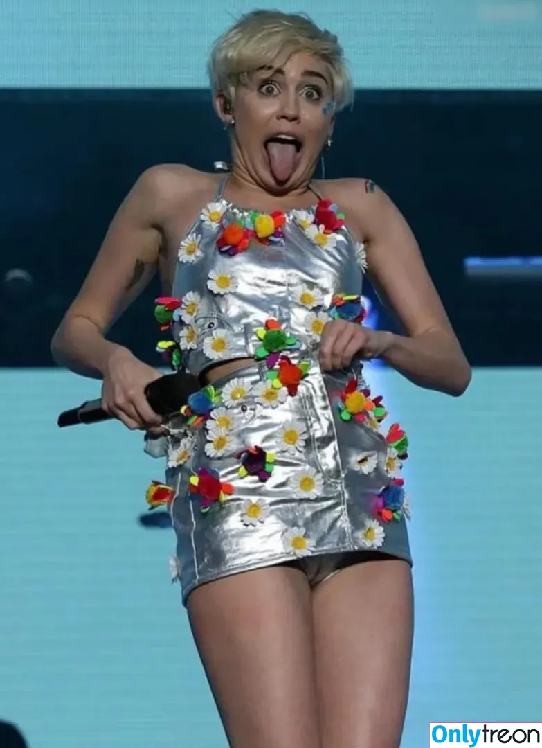 Miley Cyrus nude photo #3399 (MileyCyrus)