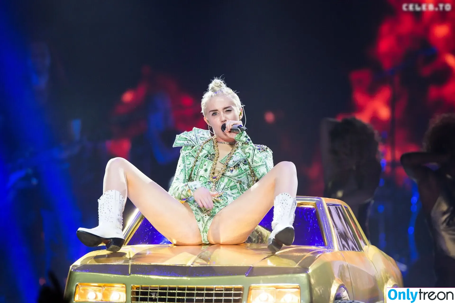 Miley Cyrus nude photo #3422 (MileyCyrus)