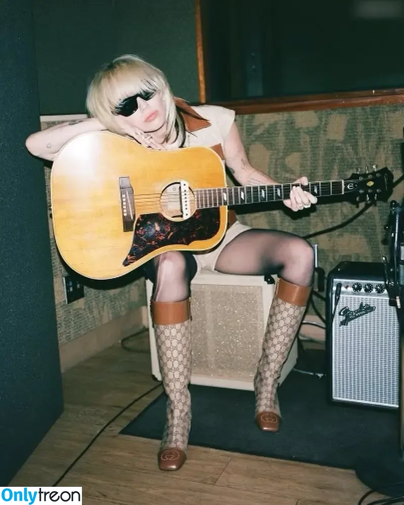 Miley Cyrus nude photo #3447 (MileyCyrus)