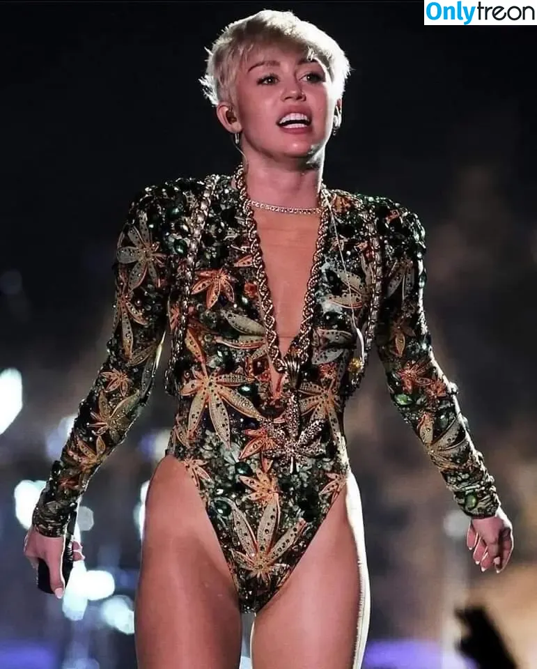 Miley Cyrus nude photo #3466 (MileyCyrus)
