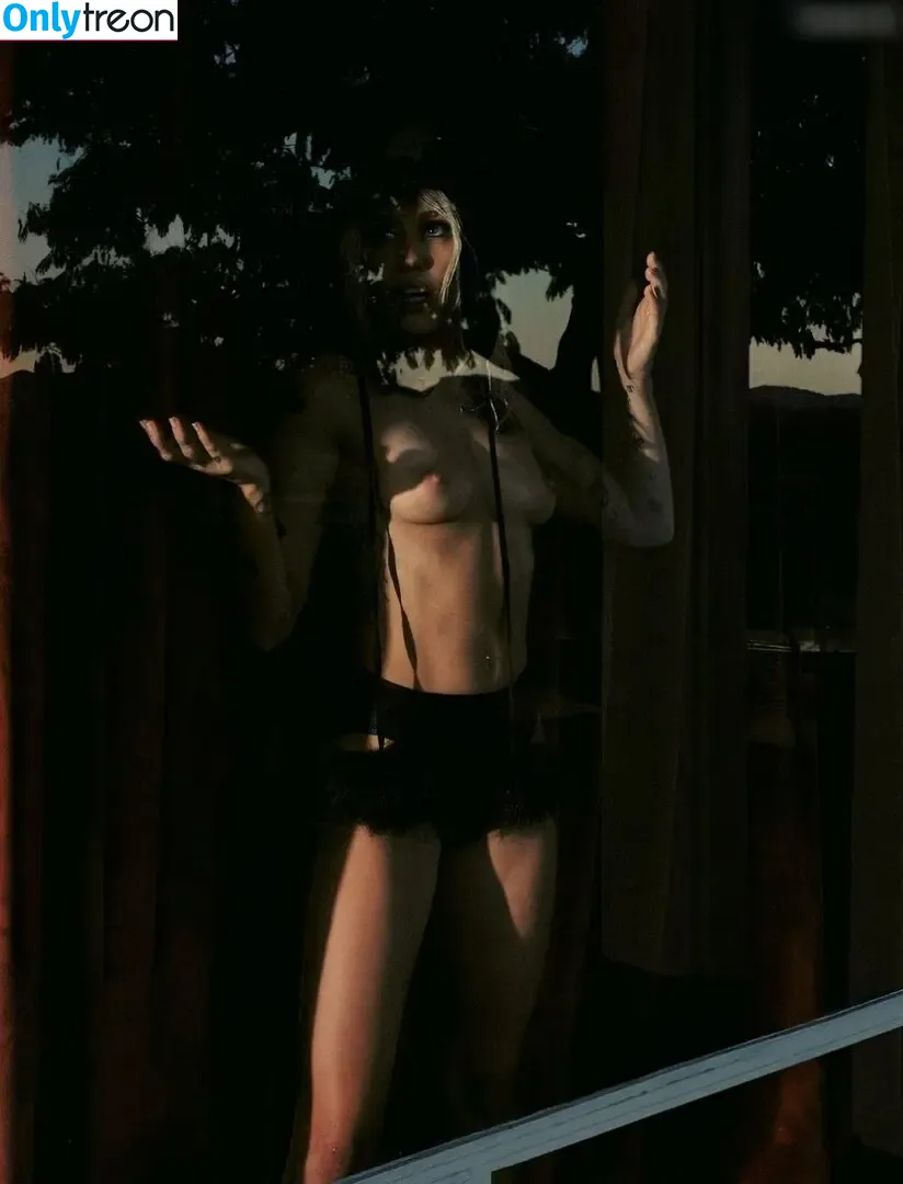Miley Cyrus nude photo #3487 (MileyCyrus)