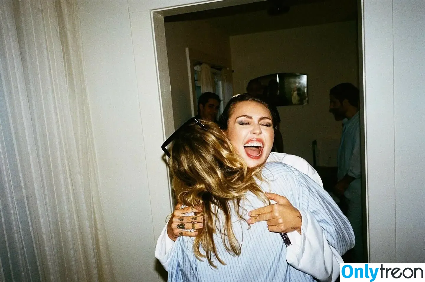 Miley Cyrus nude photo #3588 (MileyCyrus)